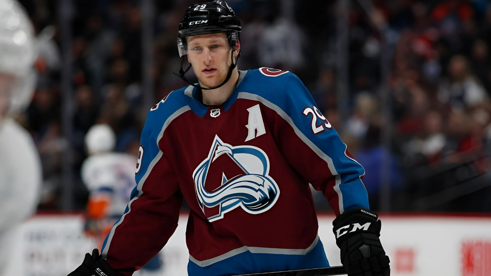 Avalanche's Nathan MacKinnon named Hart Trophy finalist